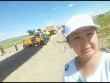 Женщина в дорожном хозяйстве