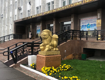 Правительство Тувы держит связь с родителями пострадавшего в Кузбассе студента