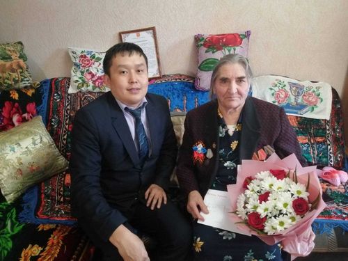 Поздравления с днем рождения принимает долгожительница города Кызыла Клавдия Федоровна Бычкова