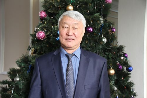 С Новым годом поздравляет председатель парламента Тувы Кан-оол Даваа