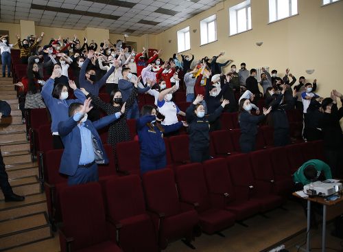 В волонтеры я б пошел, пусть меня научат! В ТувГУ состоялась Школа волонтеров