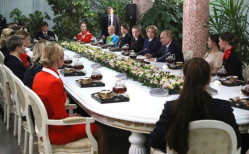 Президент России провел встречу в учебном центре ПАО «Аэрофлот»
