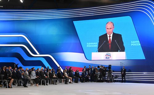 Владимир Путин: «Задача «Единой России» - служение людям»