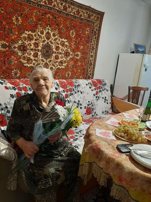 Ветерана труда Валентину Матвееву поздравили с 95-летием