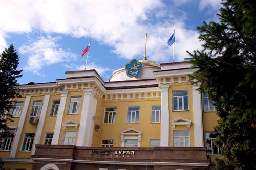 ТУВИНСКИЕ ДЕПУТАТЫ ЗАИНТЕРЕОСОВАЛИСЬ ХОДОМ СТРОИТЕЛЬСТВА ФАПОВ В СЕЛАХ