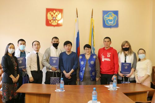 Молодые активисты и волонтеры получили награды Верховного Хурала Тувы