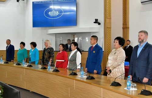 Сегодня, в День учителя, в столице Тувы чествуют представителей педагогического сообщества республики