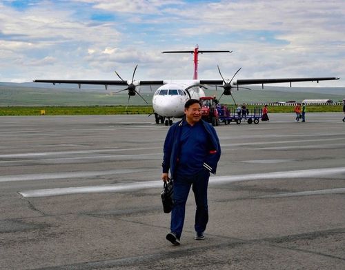 Глава Тувы поздравил сотрудников гражданской авиации с профессиональным праздником