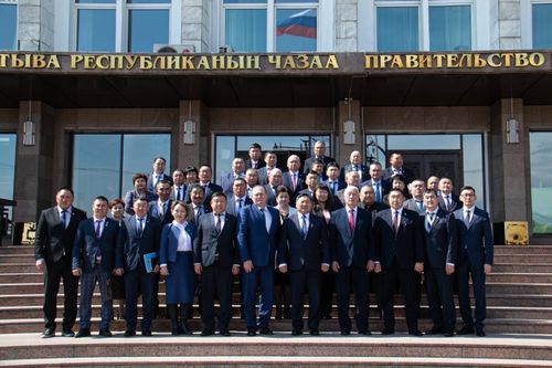 Глава Тувы поздравил с Днем местного самоуправления