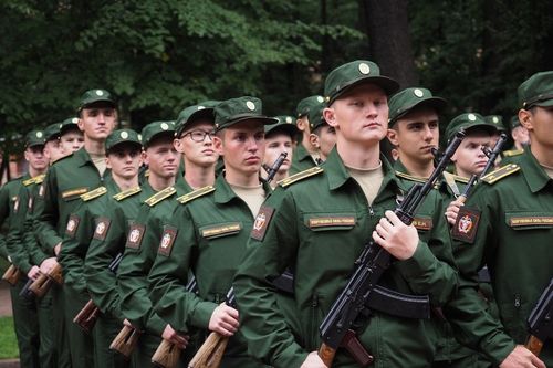 Высшие учебные заведения Минобороны России пополнили 46 молодых людей из Тувы