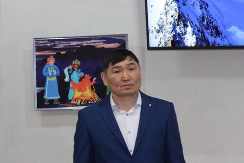 В Кызыле открылась персональная выставка художника Радомира Балгана