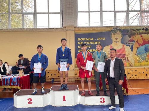 В Туве прошли отборочные соревнования на чемпионат и первенство СФО по самбо