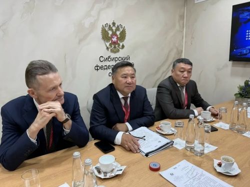 Владислав Ховалыг обсудил детали продления льготной ипотеки для Тувы с замминистра Минстроя России Никитой Стасишиным