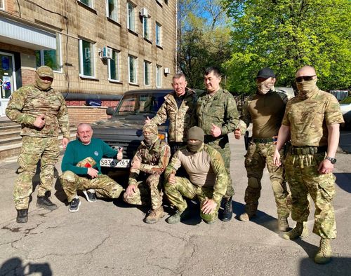 Александр Брокерт: "Вручили нашим бойцам автомобиль "Нива"