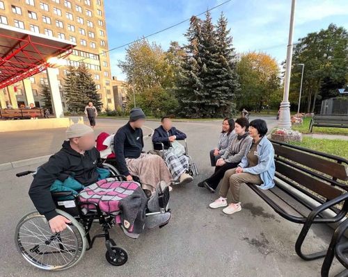 Сотрудники Полпредства Тувы и ОНФ посетили раненых участников СВО в Москве