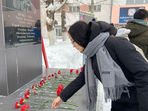 В школе №3 города Кызыла открылась Аллея памяти в честь Героев СВО