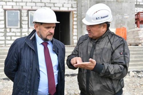 Глава Тувы Владислав Ховалыг проинспектировал строительство новых школ