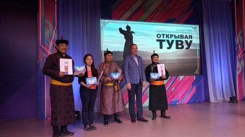 В Новосибирске открылась выставка работ тувинских мастеров и художников