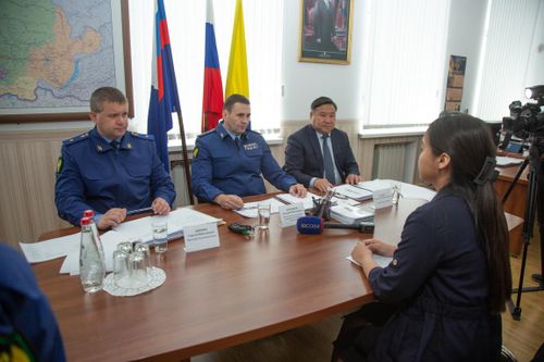 Заместитель Генерального прокурора России Дмитрий Демешин в ходе рабочей поездки провел в городе Кызыле Республики Тыва личный прием граждан