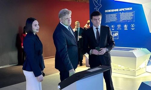 Полпред посетил единственный филиал Национального центра «Россия» в Сибирском федеральном округе