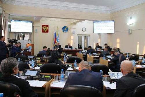 Депутаты Верховного Хурала Тувы в первом чтении приняли проект республиканского бюджета на 2024 год и на плановый период 2025 и 2026 годов