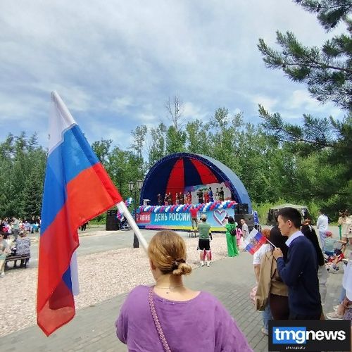 Единство и гордость: в Кызыле прошёл праздничный концерт в честь Дня России