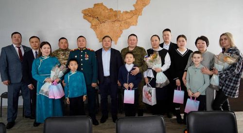 Глава Тувы встретился с героями Авдеевки