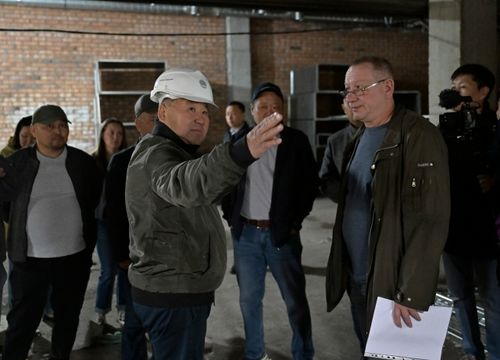 Владислав Ховалыг проинспектировал строительство республиканской детской больницы в Кызыле