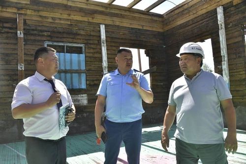 Владислав Ховалыг: «До 1 сентября капитальный ремонт должен быть завершен в шести школах»