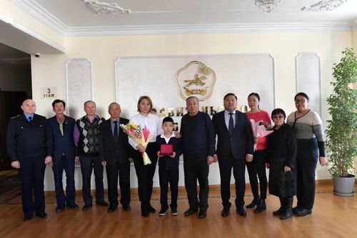 Глава Тувы встретился с родными героически погибшего Адыгжы Кужугета