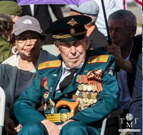 С праздником, Георгий Васильевич! Спасибо за Победу!