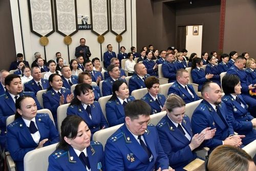 Глава Тувы поздравил сотрудников и ветеранов прокуратуры с профессиональным праздником