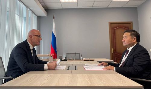 Владислав Ховалыг на встрече с вице-премьером России Дмитрием Чернышенко обсудил вопросы развития Тувы