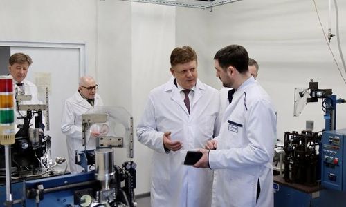 Полпред посетил одно из ведущих предприятий радиоэлектронной промышленности России – завод «Оксид»