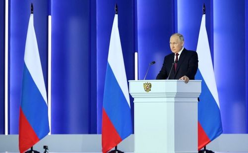 Владимир Путин попросил Народный фронт и дальше держать на контроле исполнение решений на всех уровнях власти