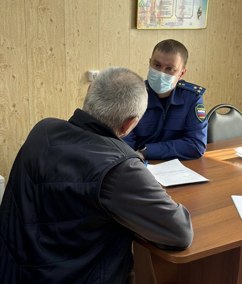 Первый заместитель прокурора республики Владимир Большунов провел выездной личный прием жителей Чеди-Хольского района