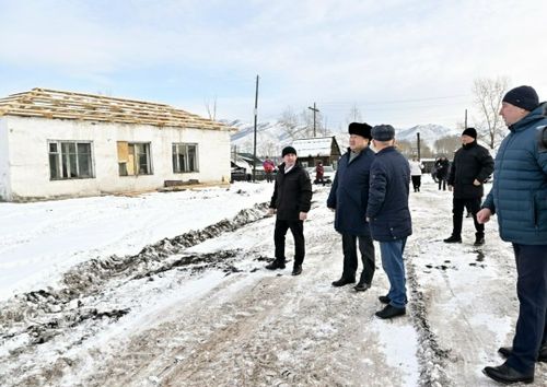 Глава Тувы проверил ход строительства новой школы и многоквартирного дома в Туране