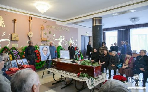 Сегодня проводили в последний путь славного сына Тувы - народного писателя Кара-Куске Кунзековича Чооду