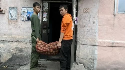 Картошка с заботой: в Туве помогли нуждающимся семьям