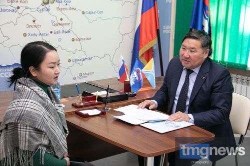В день рождения партии «Единая Россия» Глава Тувы Владислав Ховалыг провел прием граждан
