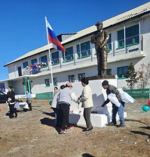 В селе Кара-Хааке увековечили память военнослужащих, погибших на СВО
