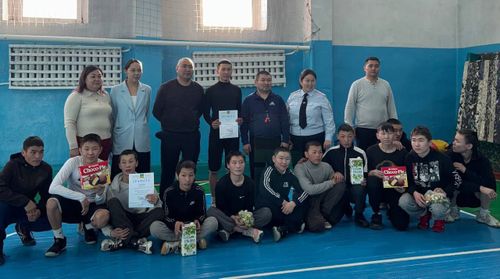 В селе Мугур-Аксы для школьников провели «профилактическую» эстафету