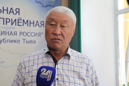 В Туве «Единая Россия» вручила школьные наборы многодетным семьям