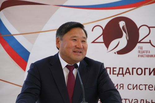 Владислав Ховалыг: Одна из ключевых задач, которая стоит сейчас перед республикой, - это повысить качество образования в районах