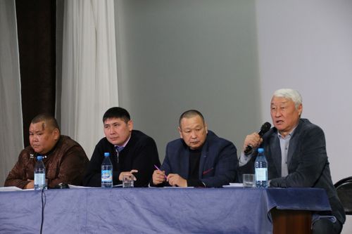Жителям Шагаан-Арыга рассказали об инициативах Главы Тувы по ужесточению штрафов за незаконную торговлю алкоголем