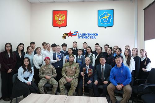 В Кызыле ребята из «Движения первых» встретились с защитниками Родины разных эпох