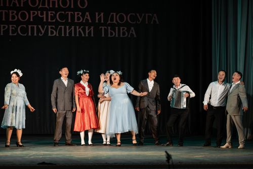 Душой народной вдохновляюсь ...