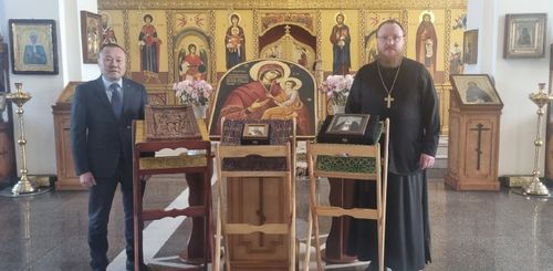 В главный православный храм Тувы по инициативе Сергея Шойгу передали уникальные иконы