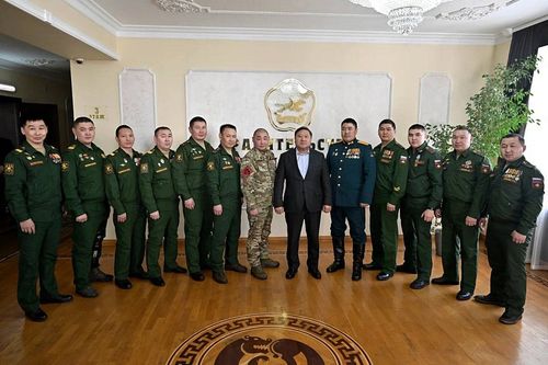 Накануне 23 февраля Владислав Ховалыг встретился с участниками СВО, освобождавшими Авдеевку в ДНР
