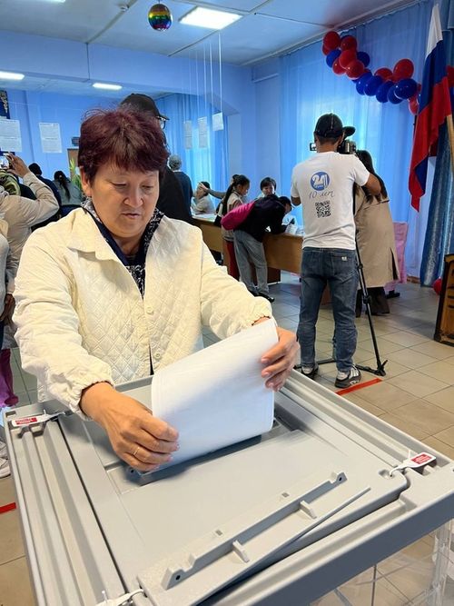 Глава Тувы пожелал терпения и успешной работы в предстоящие сутки членам избирательных комиссий и наблюдателям